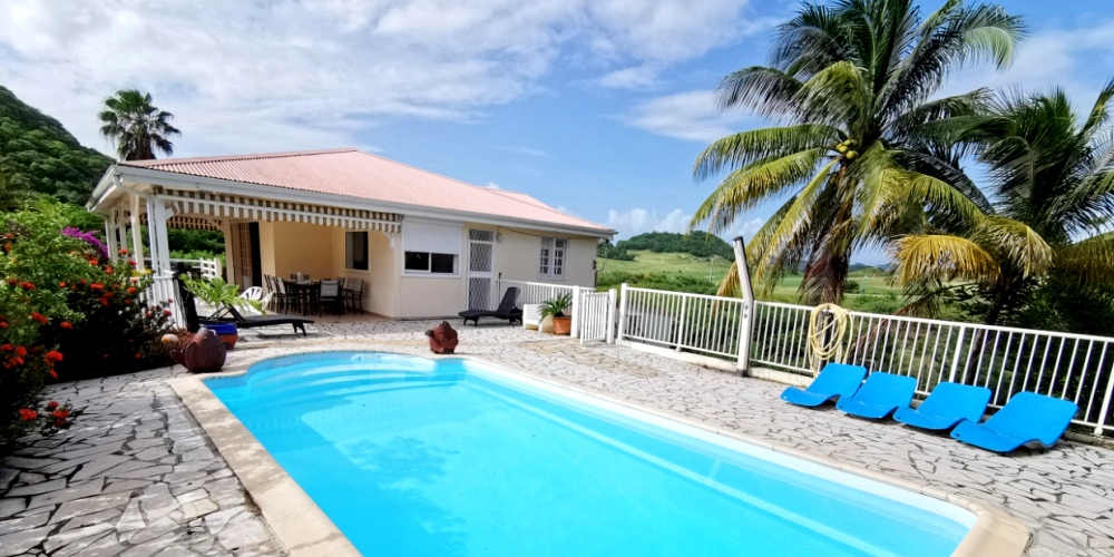 Location Villa à Sainte Anne en Martinique - Ref : M055
