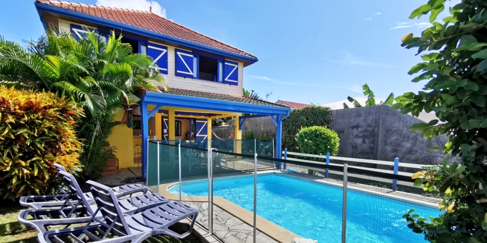 Location Villa à Sainte Anne en Martinique - Ref : M065