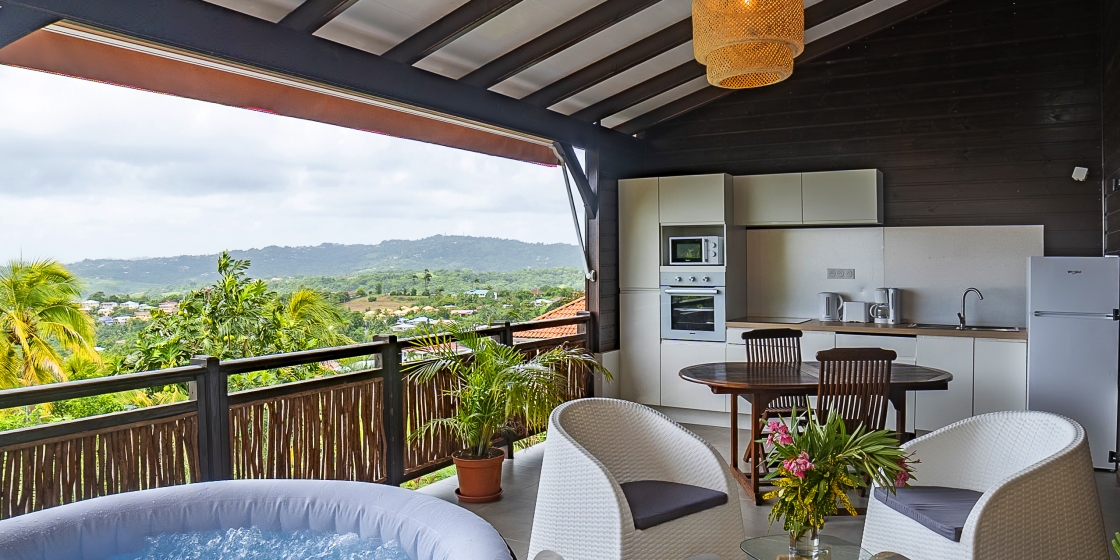 Location F2 IXORA (spa - piscine - vue mer) - Ti Zwézo Para en Martinique - Ref : AM301