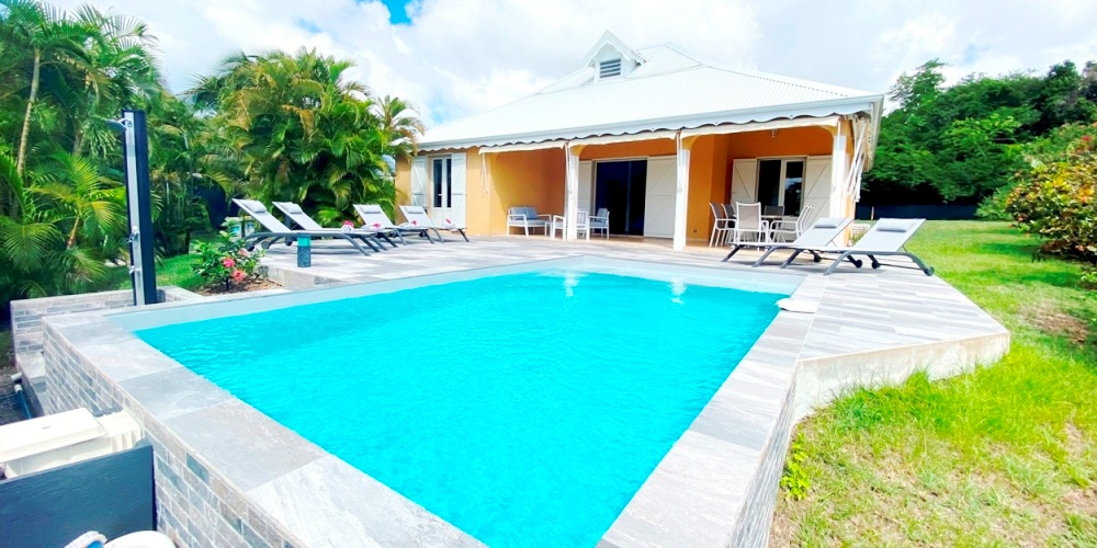 Location Villa à Sainte Anne en Guadeloupe - Ref : G048DE
