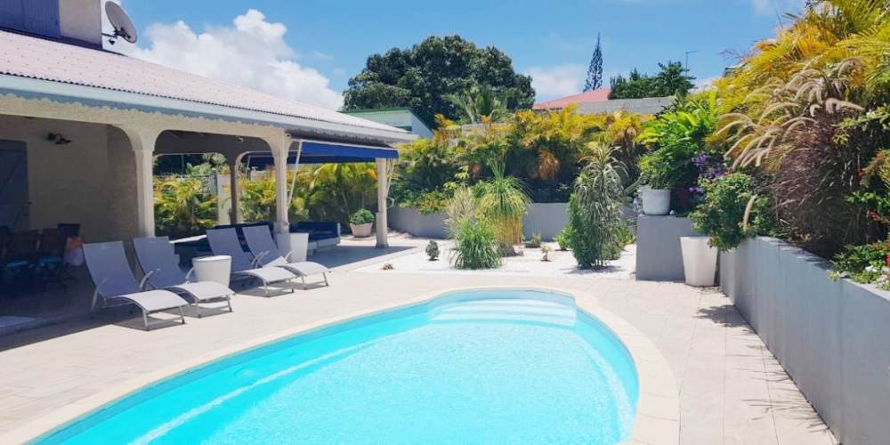 Location Villa à Sainte Anne en Guadeloupe - Ref : G104