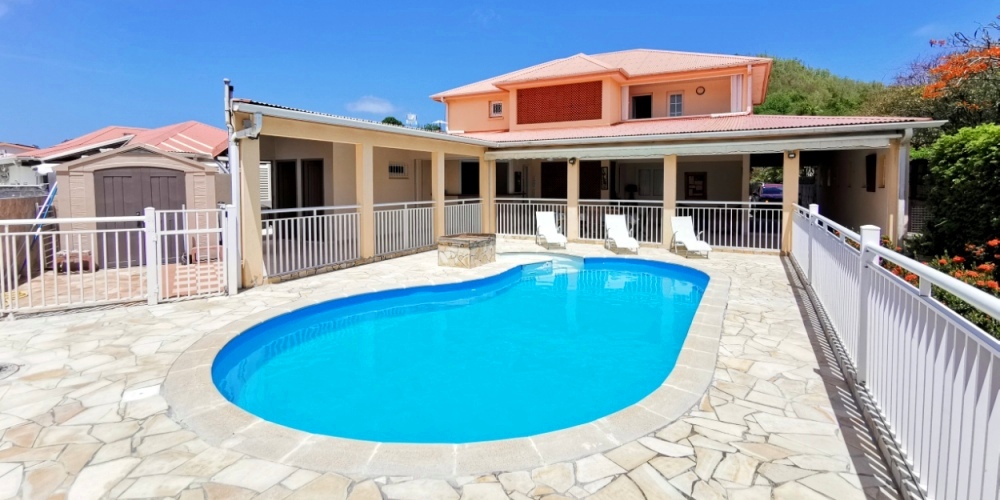 Location Villa à Sainte Anne en Martinique - Ref : M041C