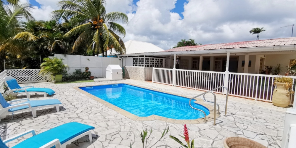 Location Villa à Sainte Anne en Martinique - Ref : M060